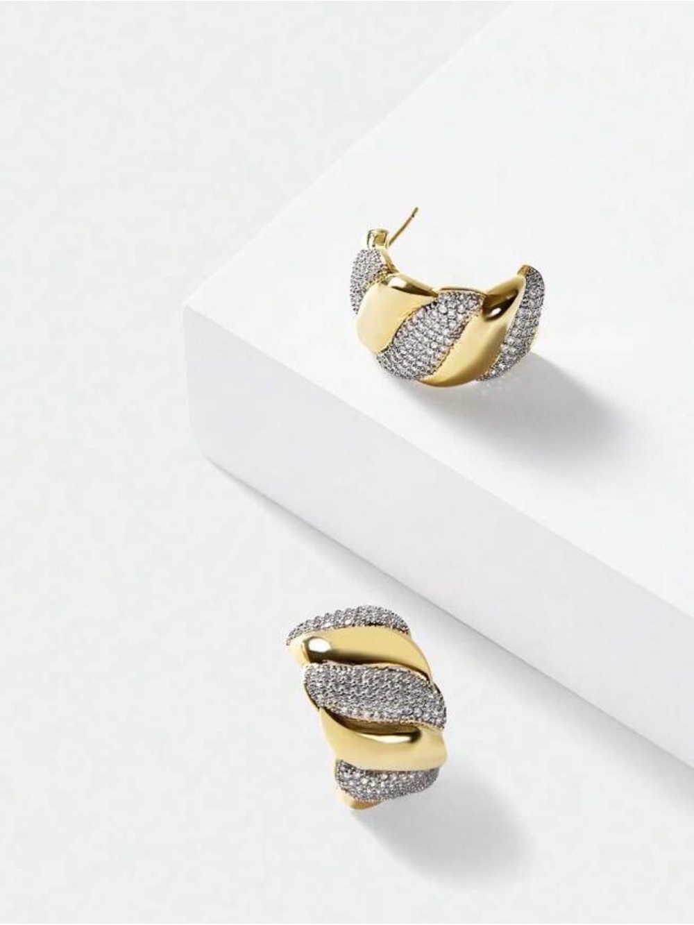 ✨ Gold Tone Pavé Twist Statement Earrings - Picture 4 of 5